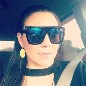 Meet your Posher, Deandra